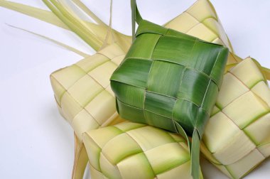Ketupat pirinç hamur tatlısı