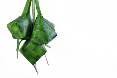 Ketupat pirinç hamur tatlısı