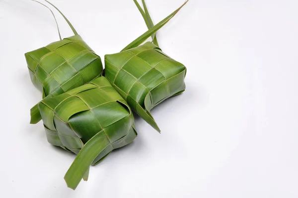 Ketupat pirinç hamur tatlısı