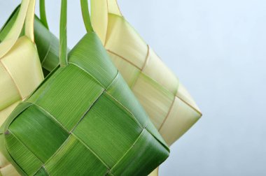 Ketupat pirinç hamur tatlısı