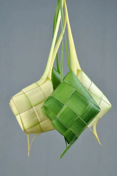 Ketupat pirinç hamur tatlısı