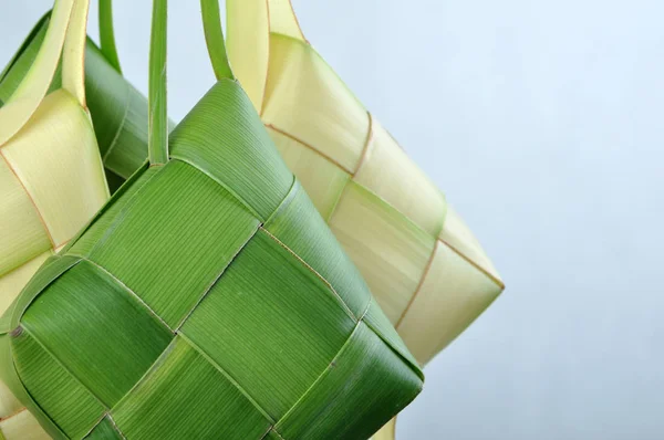 Ketupat pirinç hamur tatlısı