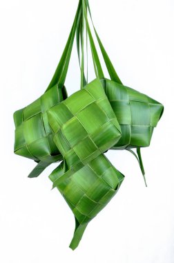 Ketupat pirinç hamur tatlısı