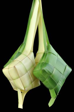 Ketupat pirinç hamur tatlısı