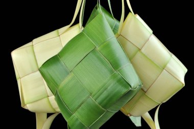 Ketupat pirinç hamur tatlısı
