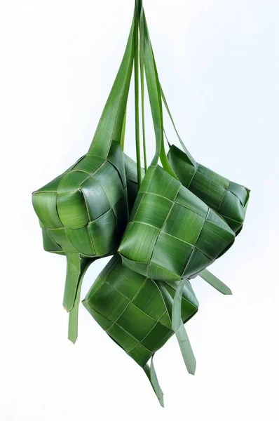 Ketupat pirinç hamur tatlısı