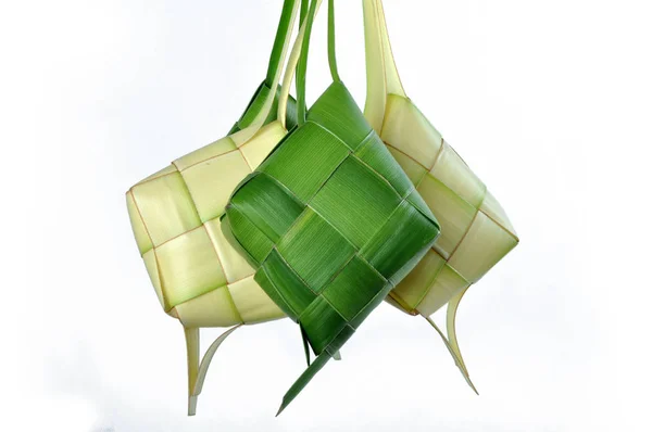 Ketupat pirinç hamur tatlısı