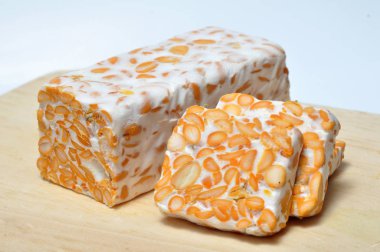Sofrada bir dilim tempeh