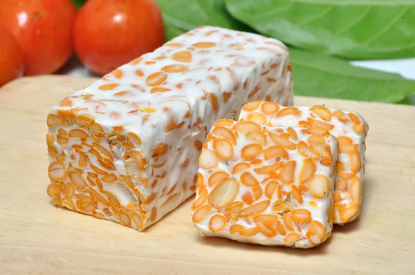 Sofrada bir dilim tempeh