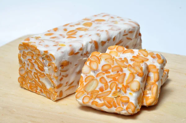 Sofrada bir dilim tempeh