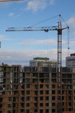 çok katlı binanın inşaatı için kule vinci