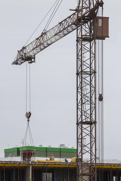 Guindaste Torre Levantou Bunker Concreto Para Telhado Edifício Construção Construção — Fotografia de Stock