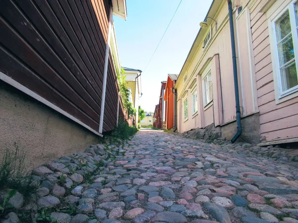 Pink Wooden Houses Steep Cobblestone Alley Low Angle — Stock Photo, Image