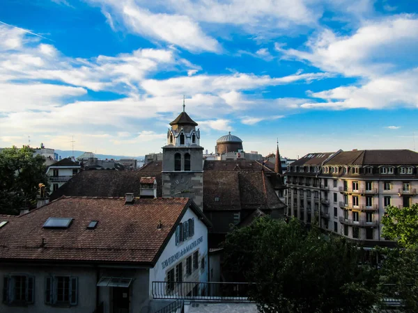 Крыши Башни Старого Города Женевы — стоковое фото