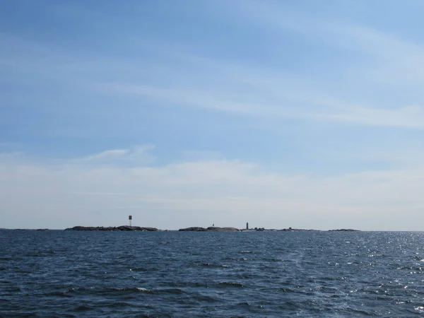 Zeegezicht Met Kleine Eilanden Een Vuurtoren Een Zonnige Dag — Stockfoto