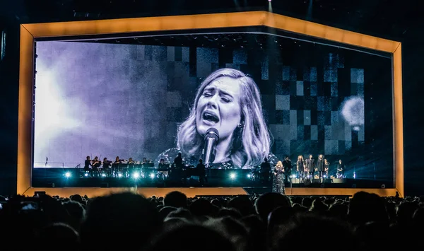 2017年6月4日にオランダのアムステルダムで開催されたZiggo Domeの歌手Adele — ストック写真