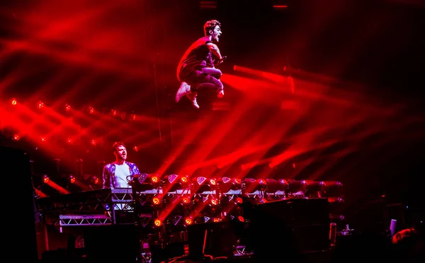 ⬇ Скачать Картинки Stage Dive, Стоковые Фото Stage Dive В Хорошем.