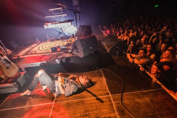 Tash Sultana Performance Melkweg Amsterdam — Stockfoto