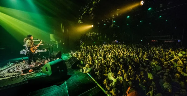 Występ Tash Sultana Melkweg Amsterdamie — Zdjęcie stockowe