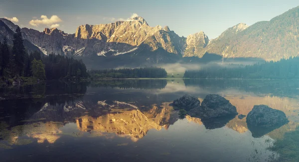 Mountain lake in the Alps,Laghi di Fusine,Italy — Stock fotografie