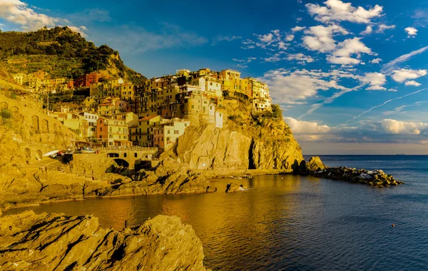 Scenic View Mountains Buildings Sea — Stock Photo, Image