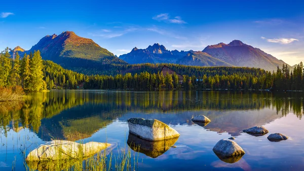 Vista Panorâmica Das Montanhas Lago Verão — Fotografia de Stock