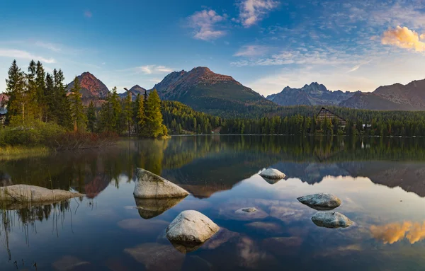 Piękny Widok Góry Jezioro Lato — Zdjęcie stockowe