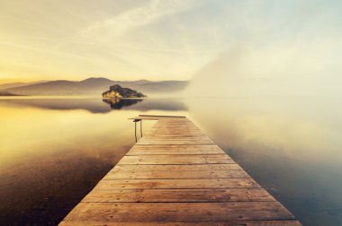 dağ gölü Alpleri'nde doğal görünümünü