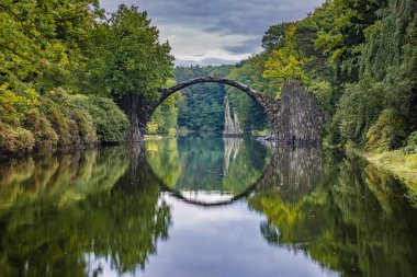 doğal görünümünü Devils Bridge, Kromlau, Almanya
