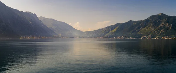 Schilderachtig Uitzicht Bergen Zee Baai Van Kotor Montenegro — Stockfoto