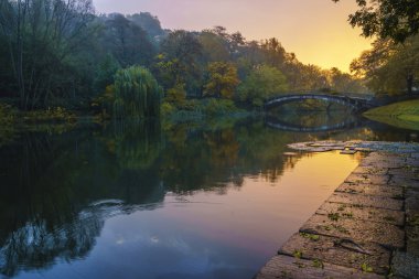 puslu dağ gölü sabahı
