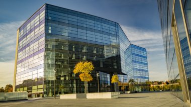 Szczecin, Polonya-27 Temmuz 2016:Modern ofis binası akşamları