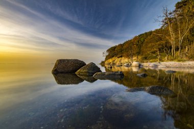Deniz cliff sonbahar renkleri Rugia Adası üzerinde