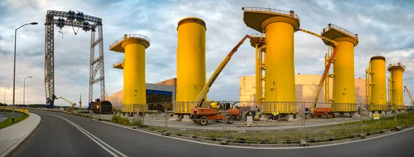 SZCZECIN, POLÓNIA-CIRCA julho 2016: Embarcação de elevação pesada offshore para — Fotografia de Stock