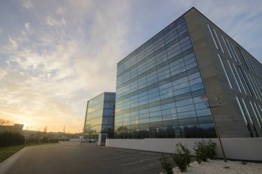 Szczecin, Polonya-27 Temmuz 2016:Modern ofis binası akşamları