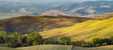 Pienza, İtalya-Eylül 2015: ünlü Tuscan manzara güneş doğarken