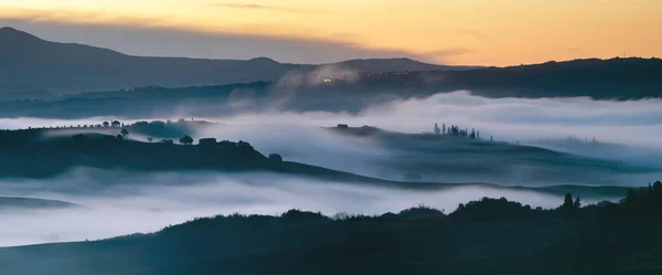 Pienza, Italy-September 2015: the famous Tuscan landscape at sunri — стоковое фото