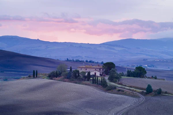 Pienza, Italia-Settembre 2015: il famoso paesaggio toscano al Sunri — Foto Stock