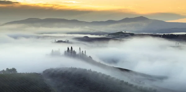 Pienza,Italy-September 2015:the famous Tuscan landscape at sunri — Stock Photo, Image