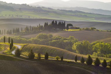 Pienza, İtalya-Eylül 2015: ünlü Tuscan manzara güneş doğarken