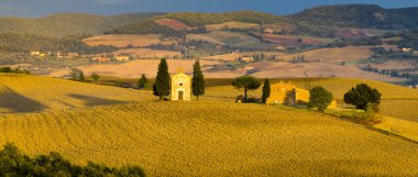 Pienza, İtalya-Eylül 2015: ünlü Tuscan manzara sunri