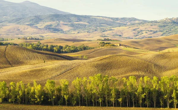 Pienza, Italien-September 2015: den berömda toskanska liggande vid soluppgången — Stockfoto