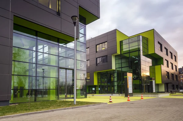 Szczecin, polen-27 juli 2016: modernes bürogebäude im eveni — Stockfoto