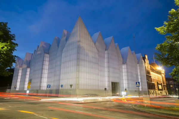 Szczecin, Polônia, setembro de 2016: Edifício de escritórios futurista em Szczecin Philharmonic — Fotografia de Stock