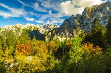 Julian Alps, sonbaharda pass Wrszicz, Slovenya