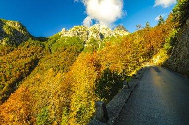 Julian Alps, sonbaharda pass Wrszicz, Slovenya