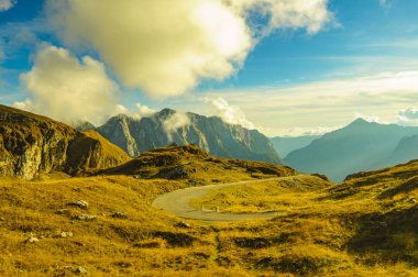 Sonbaharda Julian Alps, Mangart tepe, Predil Pass, Slovenya