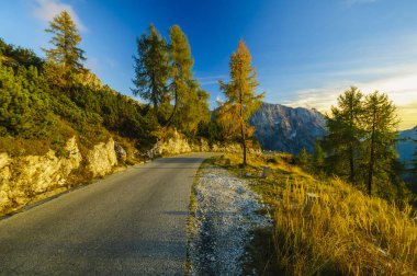 Sonbaharda Julian Alps, Mangart tepe, Predil Pass, Slovenya
