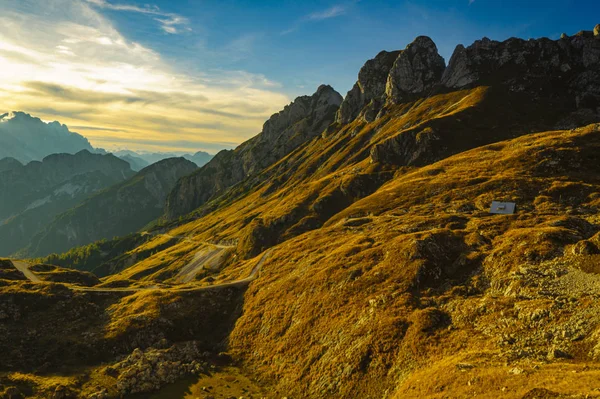 Høst i De julianske Alper, Mangart-fjellet, Predil-passet, Slovenia – stockfoto