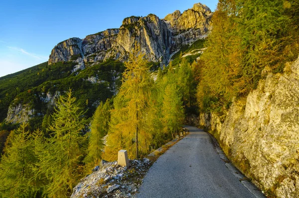 Autumn in the Julian Alps,Mangart peak, Predil Pass, Slovenia — Stock Photo, Image